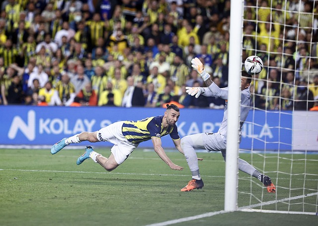 将战皇马！阿森纳连续2个赛季进欧冠8强，09-10.